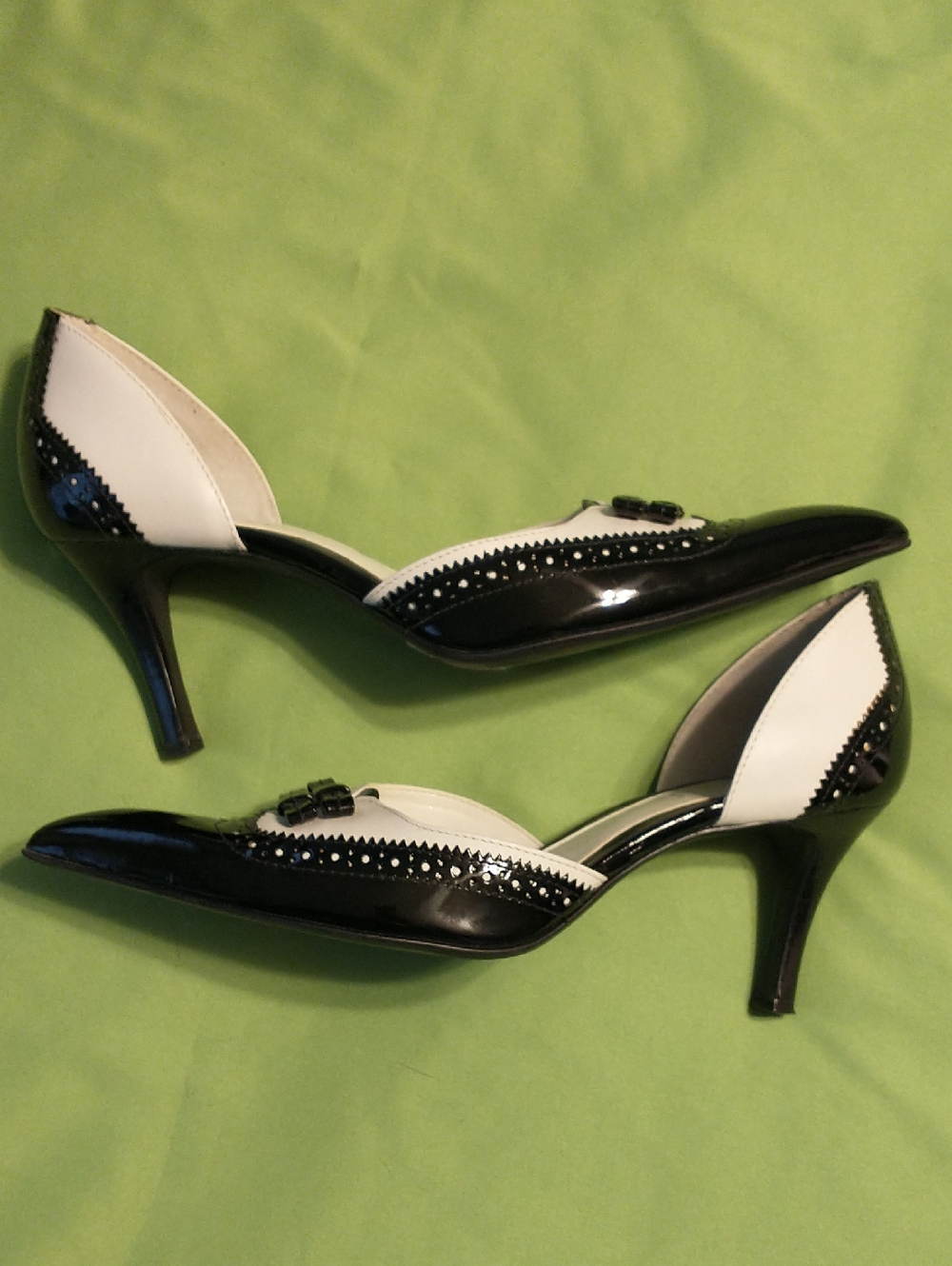 Vintage Franco Sarto Black and White Wing Tip Pumps - Picture 8 of 10